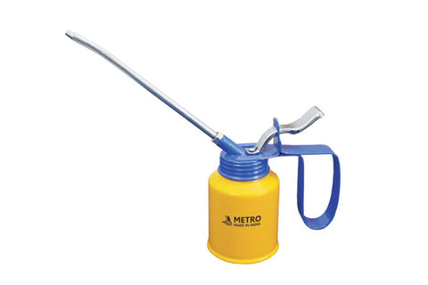METRO Oil Can Manual Oil Dispenser with Flexible Spout for Machinery Lubrication, Automotive Maintenance, Workshop & Industrial Applications