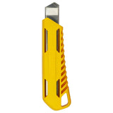 Stanley STHT10276-812 18mm snap-off utility knife with Quick Point blade for construction packaging and workshop cutting